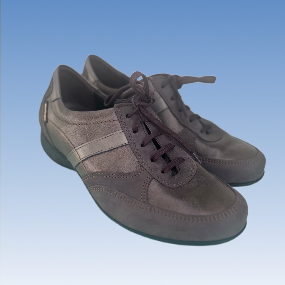 Elegant Women's Brown Sneakers size 6.5